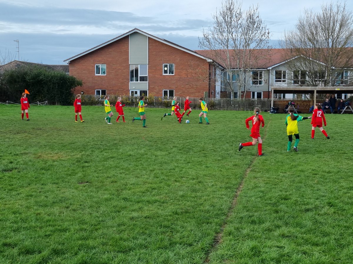 Congratulations to our girls footballers, who put in an outstanding performance, resulting in a 2-0 victory away at Bishopton. The progress and increasing participation is a joy to behold! ⚽️