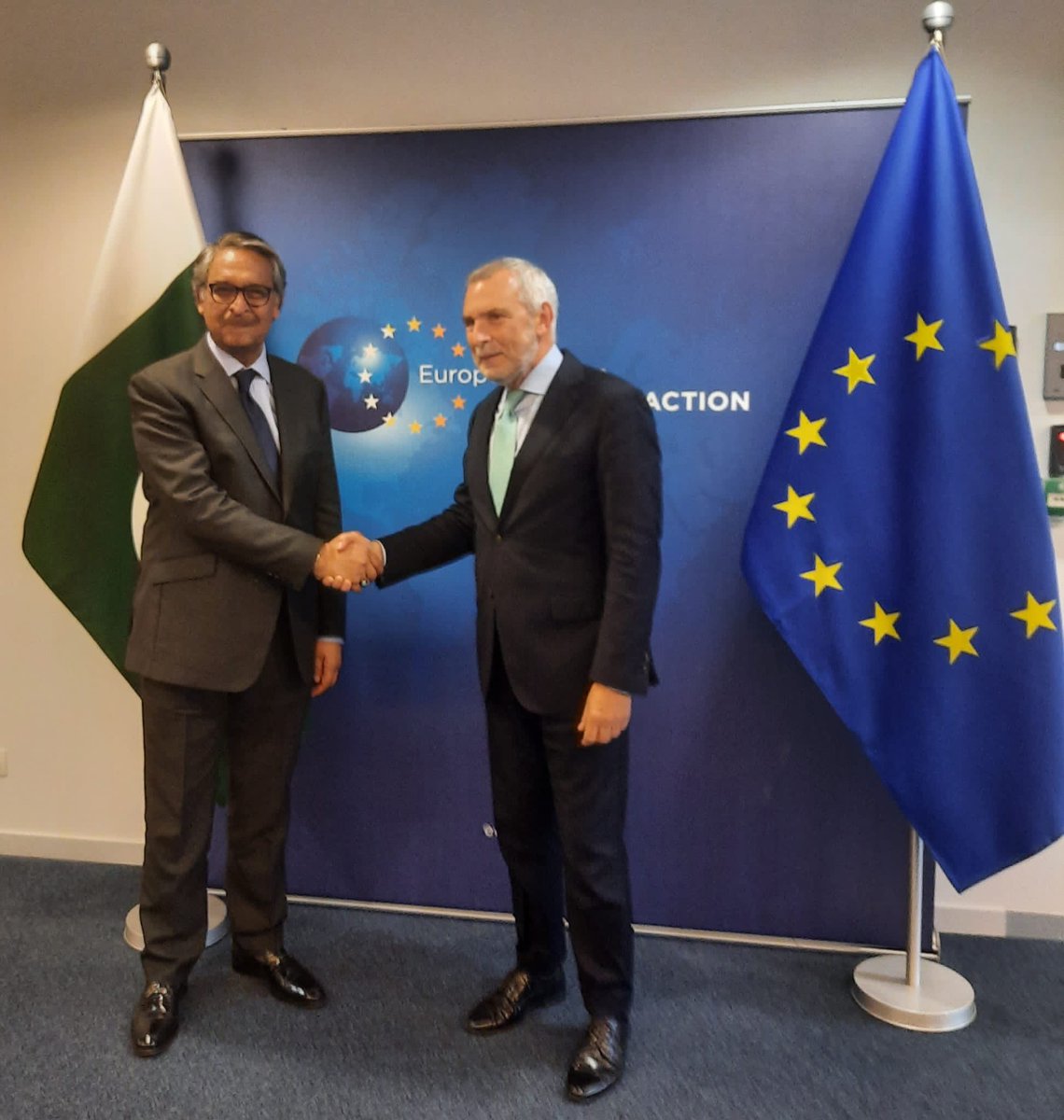 Happy to see my old friend 🇵🇰 Foreign Minister Jilani @JalilJilani back in Brussels for the Indo-Pacific Ministerial. Had a good discussion on our bilateral relations, upcoming elections and regional security.