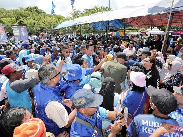 PDemokrat's tweet photo. Insyaallah, jika Partai Demokrat terpilih kembali dan sukses dalam Pemilu 2024, semua program-program Pro-Rakyat akan kembali dilanjutkan. Baik menstabilkan harga bahan pokok, perbaikan infrastruktur, baik air maupun jalan, serta penciptaan lapangan kerja. Tadi AHY dapat laporan, pengangkatan pegawai honorer menjadi PNS di era Pak SBY, cukup banyak sekali dan salah satu yang terbesar.
