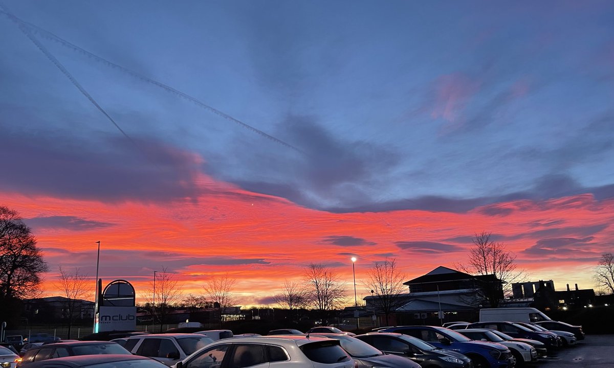 Sahara sunrise over Stoke? ⁦@RooneySian⁩