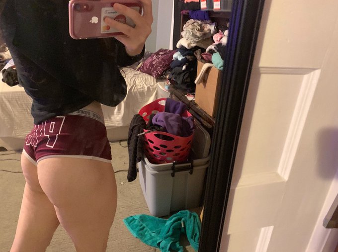 How many times a day would you make me cum? https://t.co/fGULHzPKok