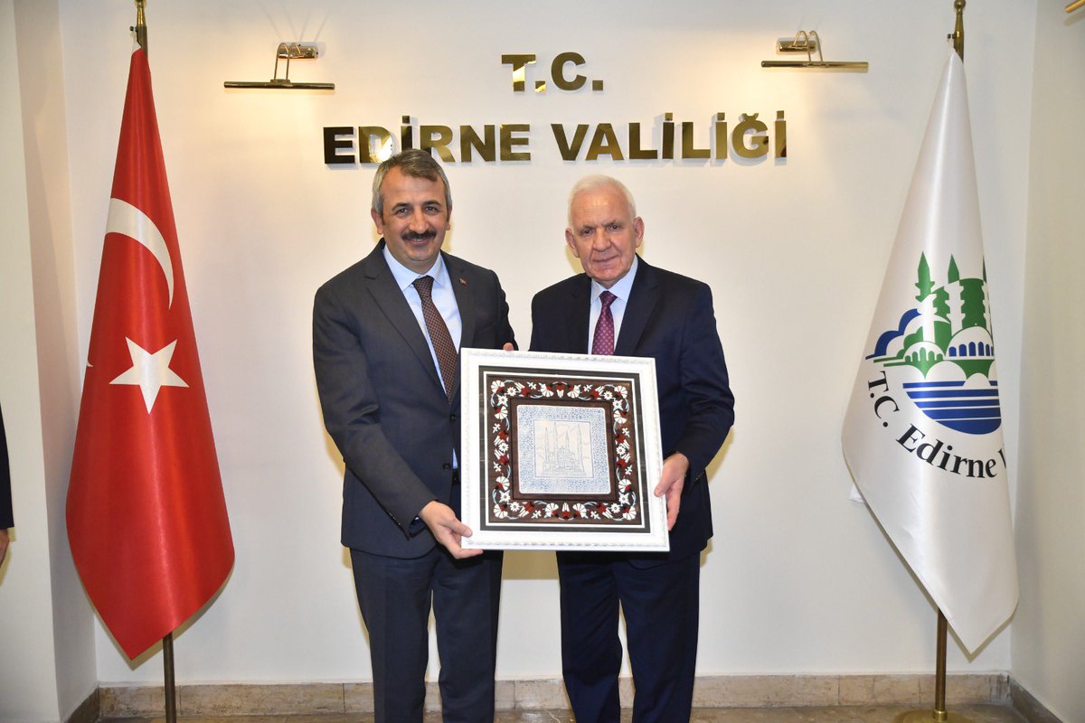 edirne_valiligi's tweet photo. Kuzey Makedonya Devlet Eski Bakanı Hadi Nezir, Kosova Devleti Eski Bakanı, KTDP Eski Genel Baş. Mahir Yağcılar, Bulgaristan Hak ve Özgürlük Partisi Eski Milletvekili Kasım Dal⤵️ https://t.co/5ro91cWc18
