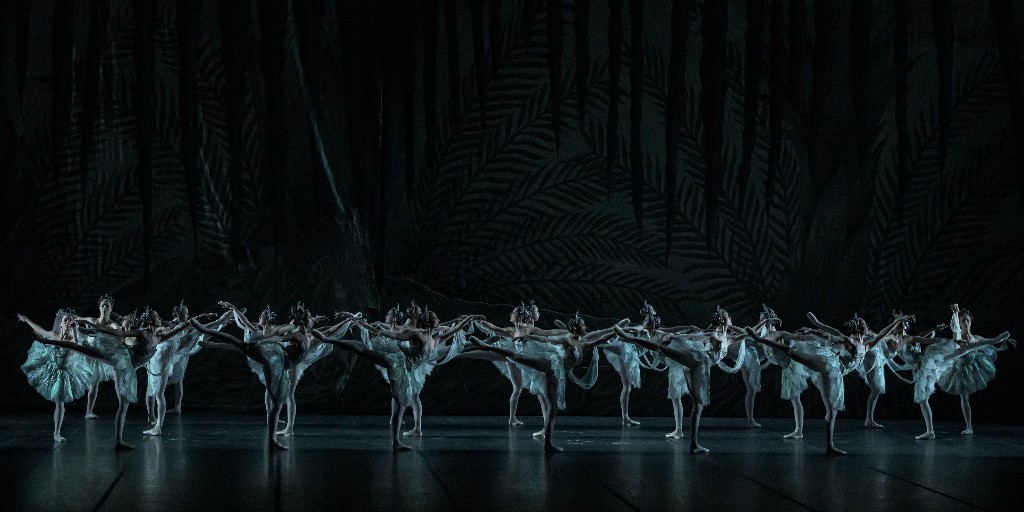 staatsballett's tweet photo. Happy international #tutuday! Let’s celebrate ballet and tutus on this day with our corps de ballet ladies in LA BAYADÈRE
Costumes by Tomio Mohri, Patrice Bart’s ballet classic is back on stage from 19 February, find the cast & tickets on https://t.co/sBFJRyaOiu
📸 N. MacKay https://t.co/itsUrEgWTo