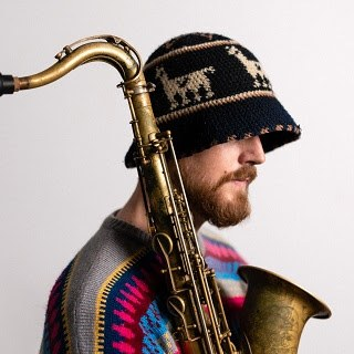 El saxofonista británico Andrew Baker define su álbum "Warmi" (<a href="/UnderPoolMusic/">UnderPool</a>, 2023) como "una instantánea de su viaje como #músico y como compositor en los últimos cuatro años", años que ha pasado en el universo del #jazz de  #Barcelona 
Reseña en jazzeseruido.blogspot.com/2024/02/andrew…
