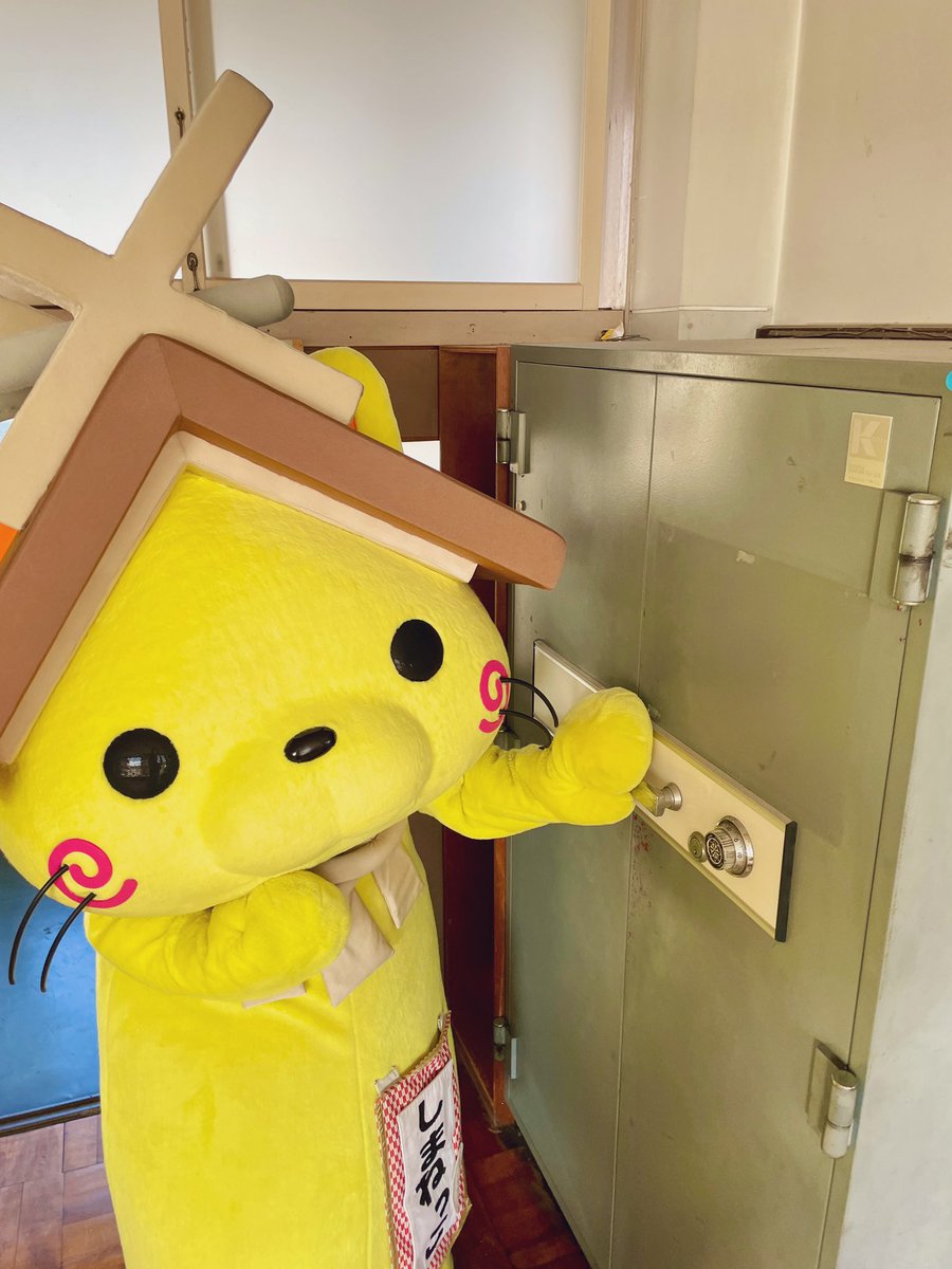 shimanekko_'s tweet image. えーと、右に22、左に2にゃ！！
開かにゃいにゃ( &apos;ω&apos;)
#しまねっこ #謎解きゲーム #ごっこ