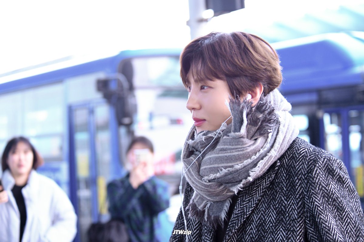 JTWzip's tweet photo. 240202 출국

2024 택돌프 실존

#레오 #LEO #정택운 #택운 #빅스 @JUNGTW_LEO https://t.co/0NP9Wloryq