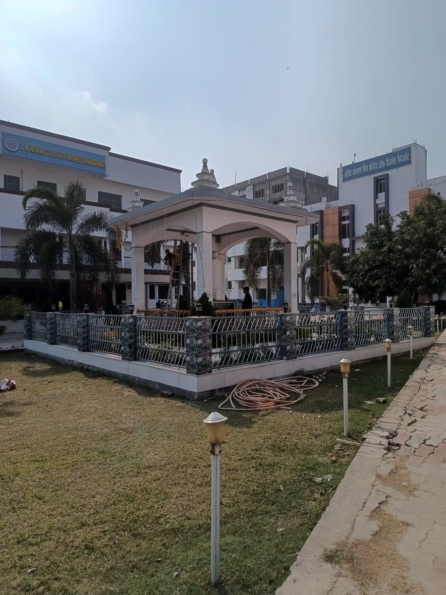 LNMCBMOFFICIAL's tweet photo. What a wonderful day at @LNMCBMOFFICIAL The #AnnualFunctionDay is a celebration of our achievements, talents, and diversity. The college is looking stunning with all the decorations and lights. Don’t miss the fun and excitement!
#LNMCBMOFFICIAL #LNMCBM #muzaffarpur https://t.co/rU9rH9GxOL