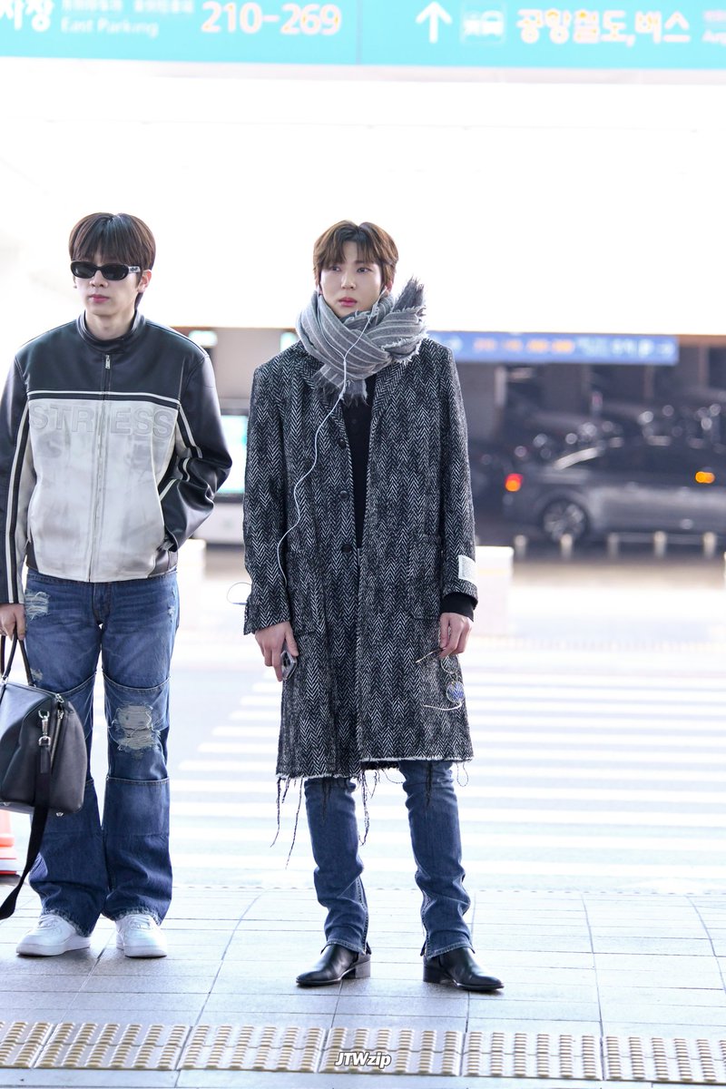 JTWzip's tweet photo. 240202 출국

저는 숙제 했는데 택운이도 셀카 올려주시나요🙄

#레오 #LEO #정택운 #택운 #빅스 @JUNGTW_LEO https://t.co/FH5S0hojxB