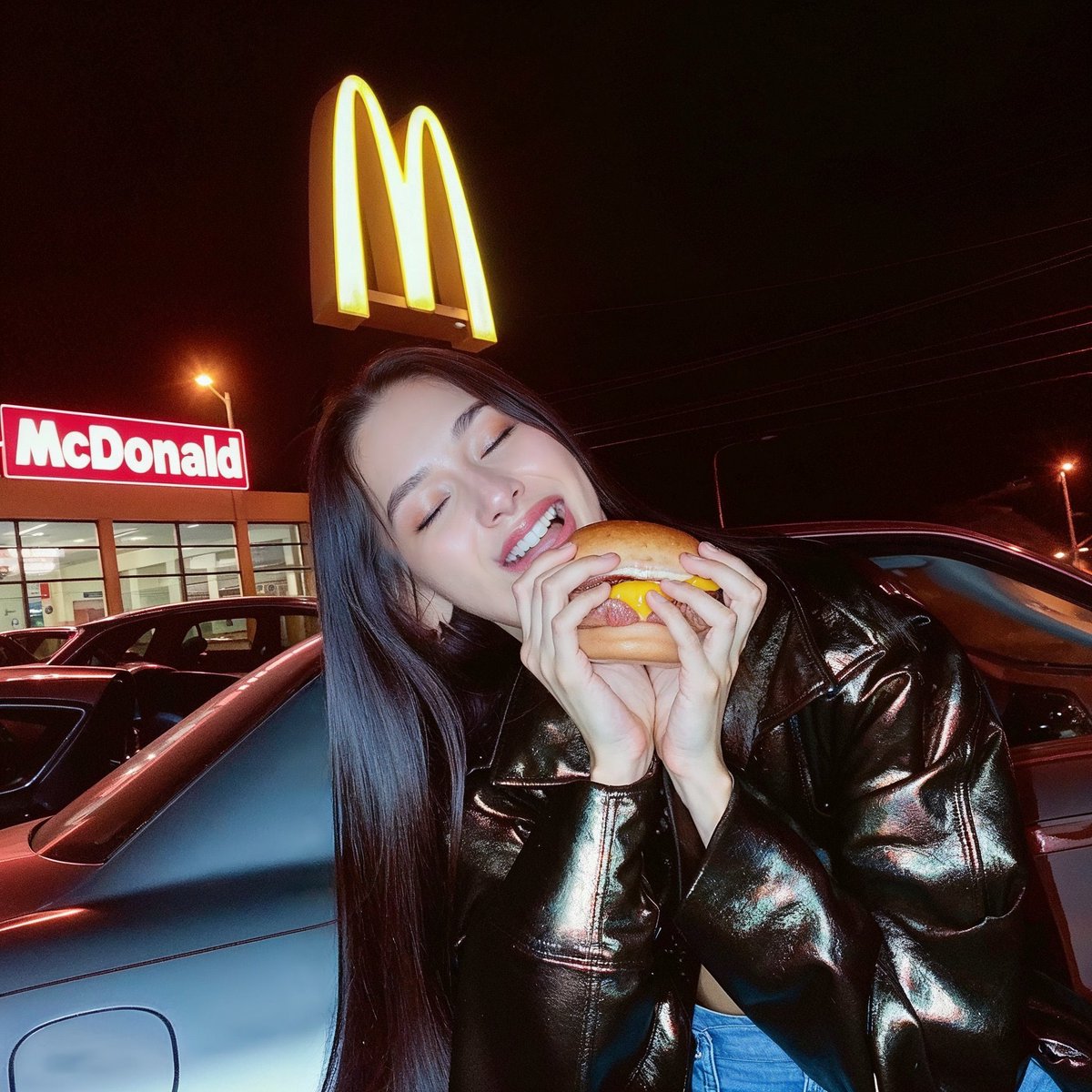 domraszka's tweet photo. late night snack🍟 

midjourney v6 —sref + magnific

#midjouney #midjourney6 #midjourneyart #magnific #McDonalds https://t.co/4H2lv9lwA7