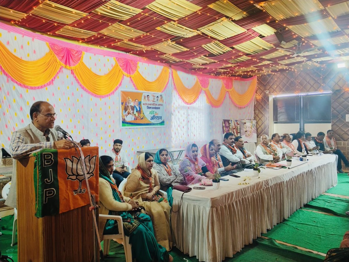 NarendranagrBJP's tweet photo. #गांव_चलो_अभियान की भाजपा कार्यकर्ताओं की जिला कार्यशाला झालरापाटन शहर में सोनी प्लाजा होटल में आयोजित हुईं जिसमें मुख्य अतिथि के रूप में सम्मिलित हुआ॥

@narendramodi @BhajanlalBjp @VasundharaBJP @cpjoshiBJP 
@DushyantDholpur @BJP4Rajasthan 
#गांव_चलो_अभियान https://t.co/FzesqIz60p