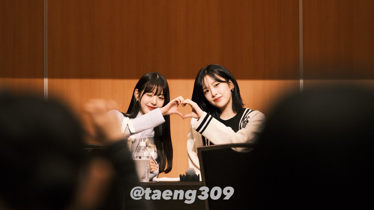 taeng309's tweet image. 推しも今日絶好調☺️
楽しい時間だった。。会場の一番後にいた私のボードに反応してくれて神だった。。
にょんちゃん💙ゆじんちゃんありがとう！
また会いましょう❤️💙

#안녕즈 #Annyeongz #IVE #아이브 
#안유진 #장원영 #ユジン #ウォニョン #ANYUJIN #JANGWONYOUNG