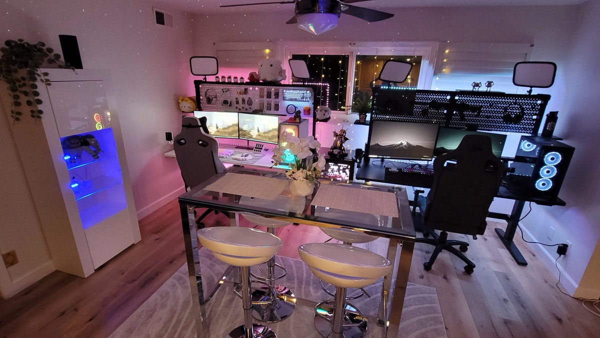 iamkylehansen's tweet photo. The his and hers room is coming along nicely https://t.co/m9sGZBuf05