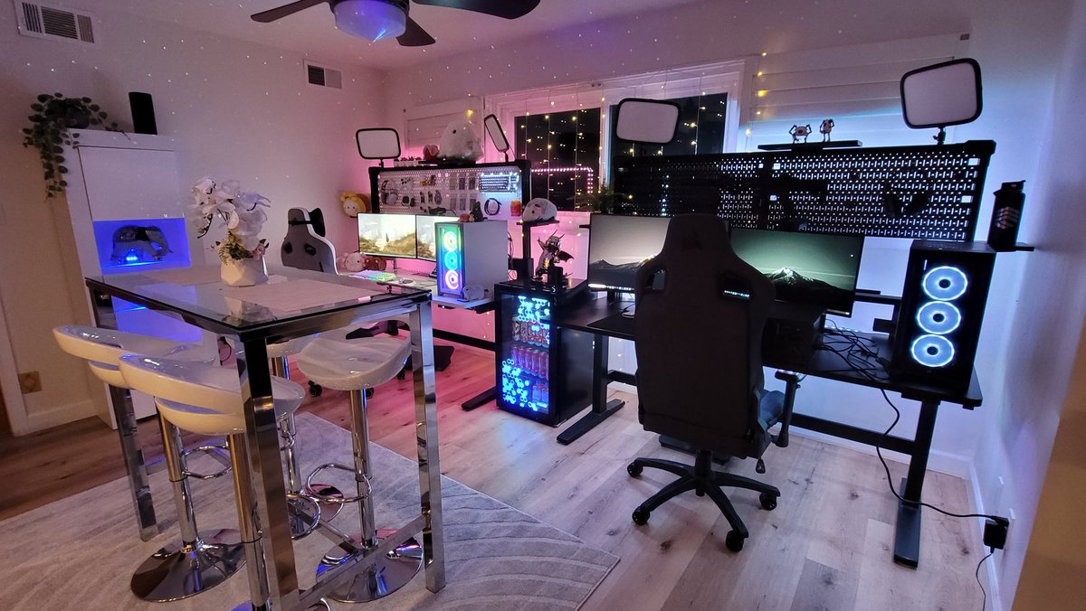 iamkylehansen's tweet photo. The his and hers room is coming along nicely https://t.co/m9sGZBuf05