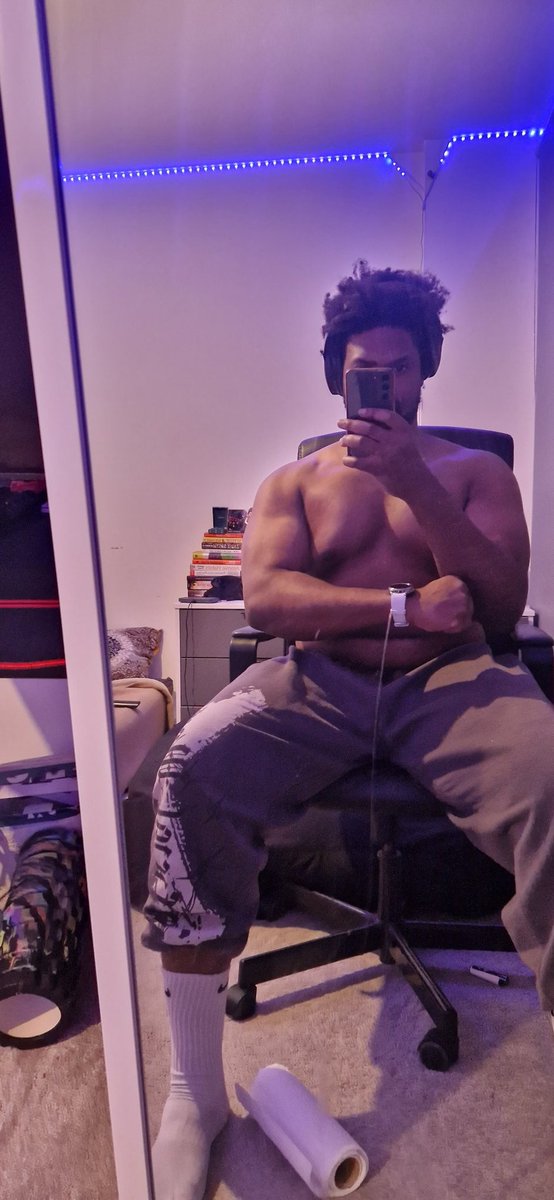 nimfreeze's tweet photo. Winter's bulk season https://t.co/tjQZhXsQAl