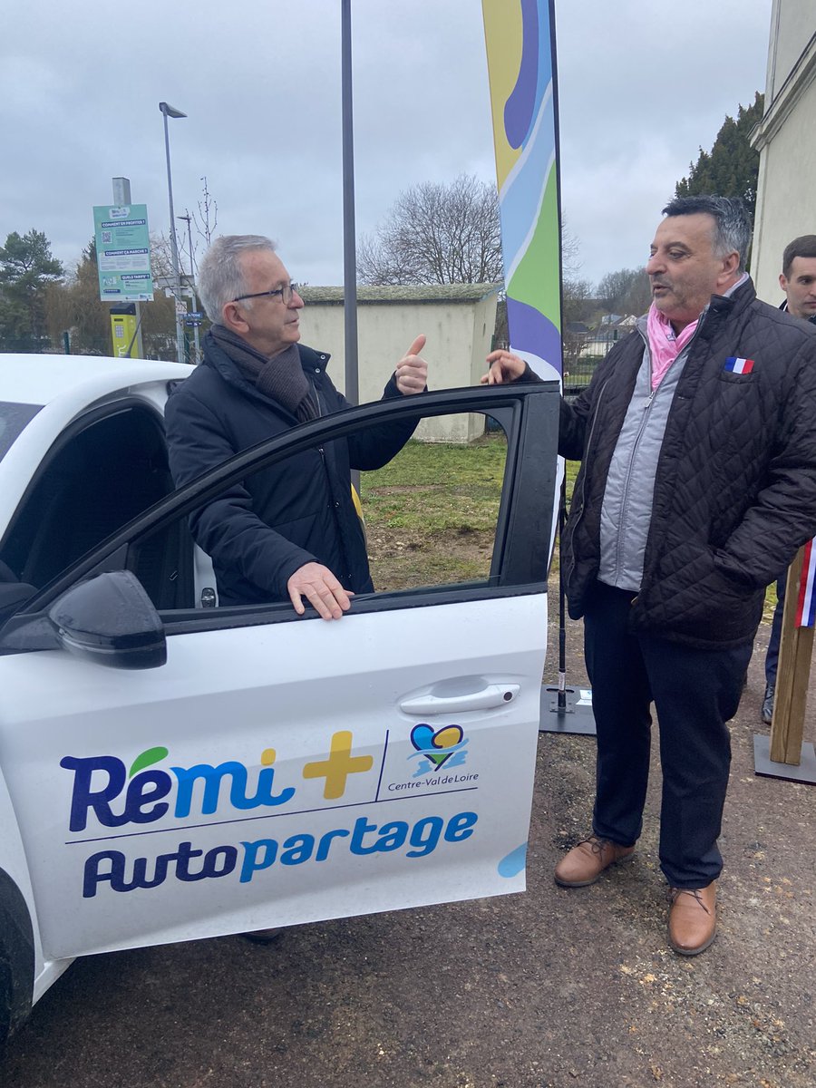 fbonneau's tweet photo. Avec @PF18VZ et @paroiron37 ce matin pour le lancement de REMI autopartage à St-Paterne-Racan. 
Un nouveau service offert aux habitants pour répondre aux besoins de mobilité avec ces voitures électriques. 
En @RCValdeLoire, plus que jamais, la #mobilité est notre priorité ! https://t.co/Pky2UL2mRK