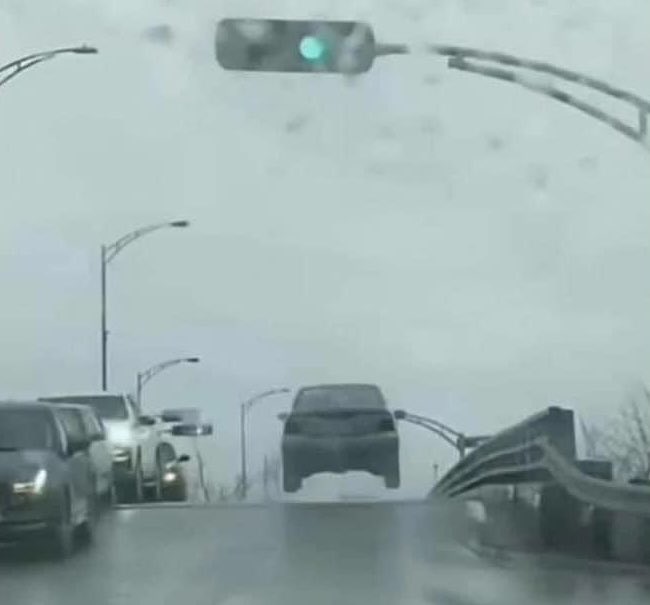 *il lavoro inizia alle 8:00*

io alle 7:68