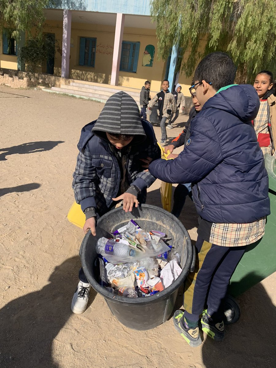 TounesU's tweet photo. On continue les publications pour Gafsa où nous avons formé à la mi-janvier des élèves de cinquième année (6 Classes) à l’Ecole Hay Nour  sur la problématique des déchets, les risques de pollution et les solutions à ces problématiques. 
#education #children #environnement #tounes https://t.co/fajotxtVnA