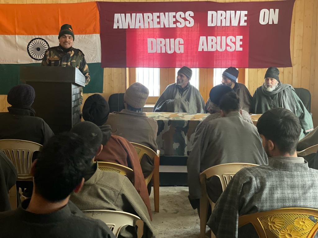 IndianArmy Organised Drug Awareness Campaign for the locals of Karihama.

#IndianArmy
#Kashmir
#ProsperousKashmir
#NayaKashmir 
#FutureofKashmir
#KashmirMeinTiranga
#saynotodrugs