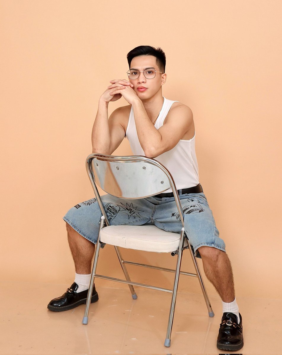 jamesbalisi_'s tweet photo. +1 equal 23rd, tyL.🎈

📸: Pixverse: Self Portrait Studio https://t.co/Ro4l2lpGkr