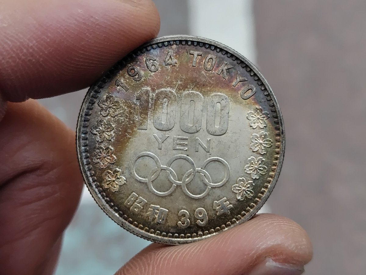 すげえwwwww
東京オリンピックの1000円銀貨あるやんwwwww