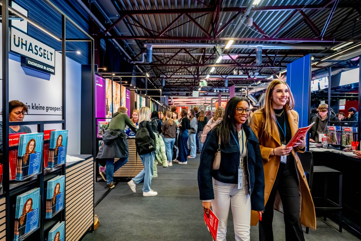 uhasselt's tweet photo. Dag 2 op de #SIDin in Genk. We mochten gisteren al heel wat enthousiaste studiekiezers kennis laten maken met #UHasselt, op naar nog zo'n topdag!🔥 En vergeet niet: je kan morgen nog een laatste keer langskomen in Genk om al jouw vragen op ons af te vuren. https://t.co/2eJRwBmdtG https://t.co/i1BsQfYCIX