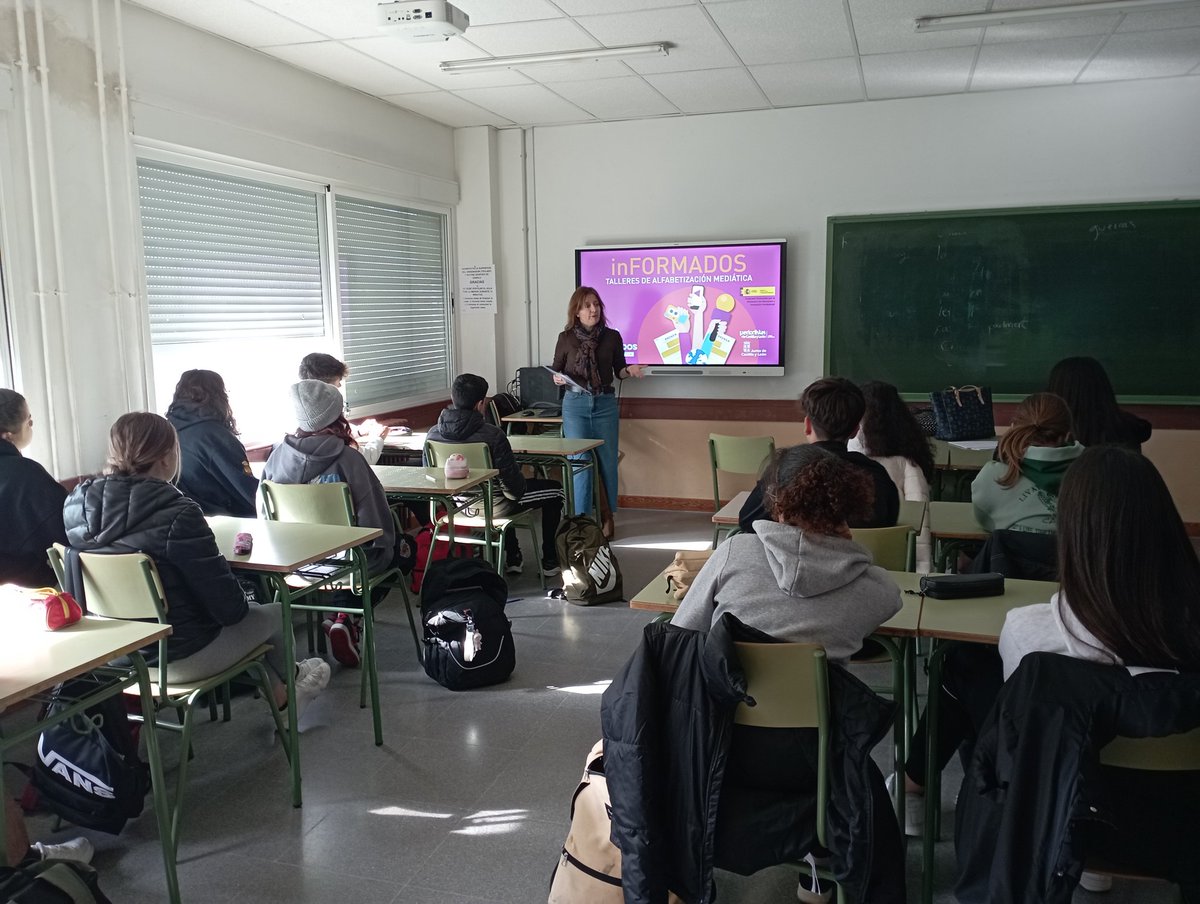 Los alumnos de 4 disfrutaron un taller muy práctico sobre periodismo, información,bulos y mucho más. Gracias a <a href="/periodistascyl/">Colegio de Periodistas CyL</a> <a href="/rosamasegosa/">RMasegosa</a> #inFORMADOS #alfabetizacionmediatica #notelocreastodo #espiritucritico