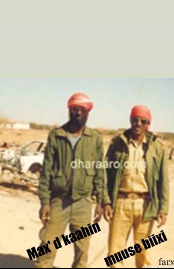 WajaaleMan's tweet image. Captan Ayubow, I am surprised your uncle is not wearing his fave #dirac &amp;amp; #niqab combo that he run away from #Hargeysa in at the dead of night like a #coward so as to not be seen! Haha 😅

Tell him next time to get the yellow or red colour or maybe the green one - it suits him…