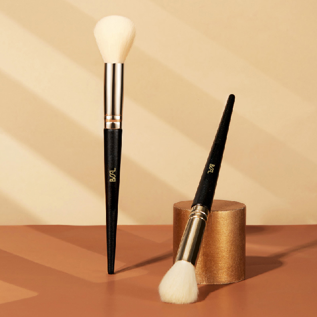 FangFerro1668's tweet photo. It shows luxury and environmental protection, with fine fiber wool, exquisite aluminum tube and wooden handle, and recycled carton packaging. Perfect for a flawless look. https://t.co/AimtZLdatA