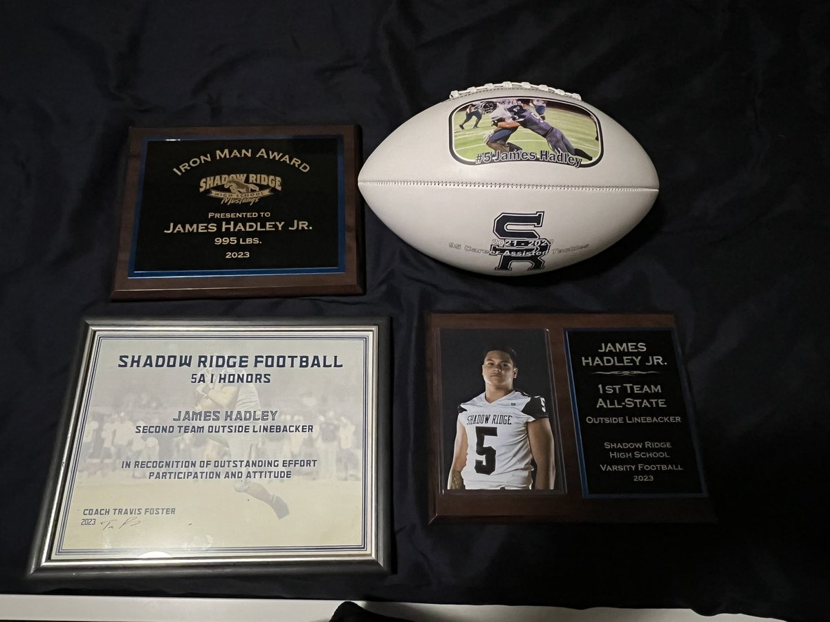hadleyjr5's tweet photo. Ty all who helped make my high school career a success &amp; 1 to remember. Too many to thank but u know who u are. #1stteamallstate 
#2ndteamallconf
#ironmanaward
#recordbreaker
@defendtheridge @Hong_808 @CoachWinfield @CoachKern_ @AricWilliams3 @StinnToWin @coachrdaley https://t.co/k0mEjY0fqe