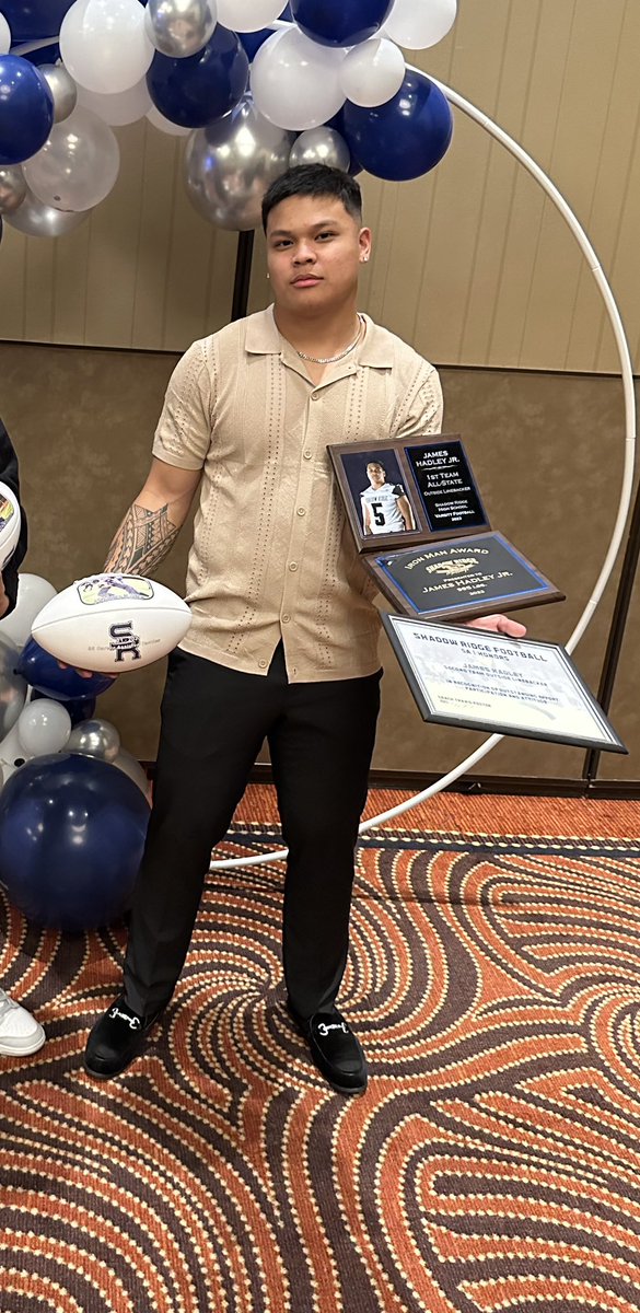 hadleyjr5's tweet photo. Ty all who helped make my high school career a success &amp; 1 to remember. Too many to thank but u know who u are. #1stteamallstate 
#2ndteamallconf
#ironmanaward
#recordbreaker
@defendtheridge @Hong_808 @CoachWinfield @CoachKern_ @AricWilliams3 @StinnToWin @coachrdaley https://t.co/k0mEjY0fqe