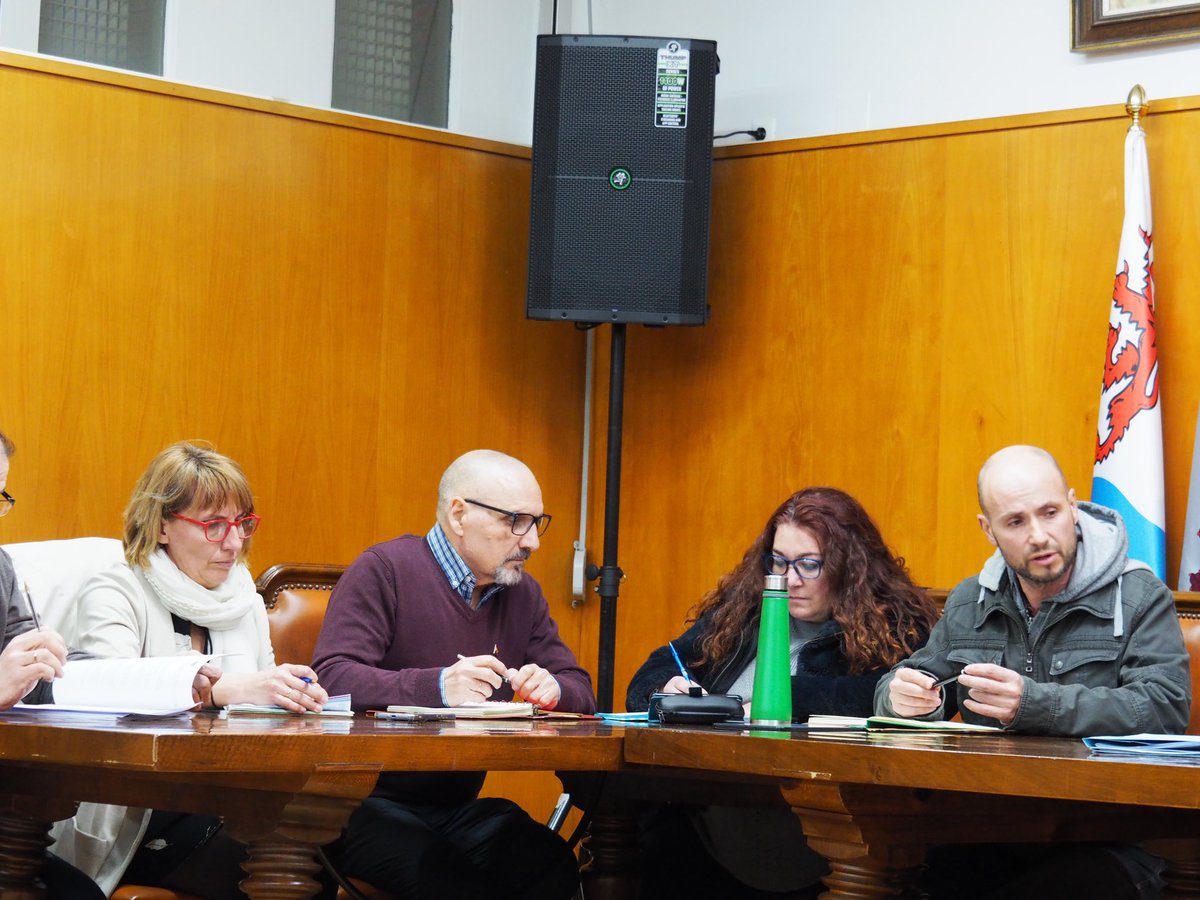 tupuebloTLP's tweet photo. #JulioPereda asiste al pleno de #SantoveniaDePisuerga para apoyar a los ediles de @SantoveniaTLP y ser testigo de la toma de posesión como concejal del compañero #VidalVegas.
Desde @tupuebloTLP le deseamos mucha suerte y acierto en esta nueva etapa como cargo público. https://t.co/8moBYFdyNr