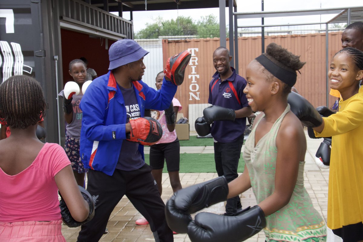 We’ve had a busy week at the #BeFree Youth Campus! Let’s catch up, shall we? ☺️🥳 We kicked off the week with a powerful guided boxing session with 30 participants, led by Self-Defense coach Samuel Kwedhi. This set the tone for a week overflowing with strength & skill. 🥊