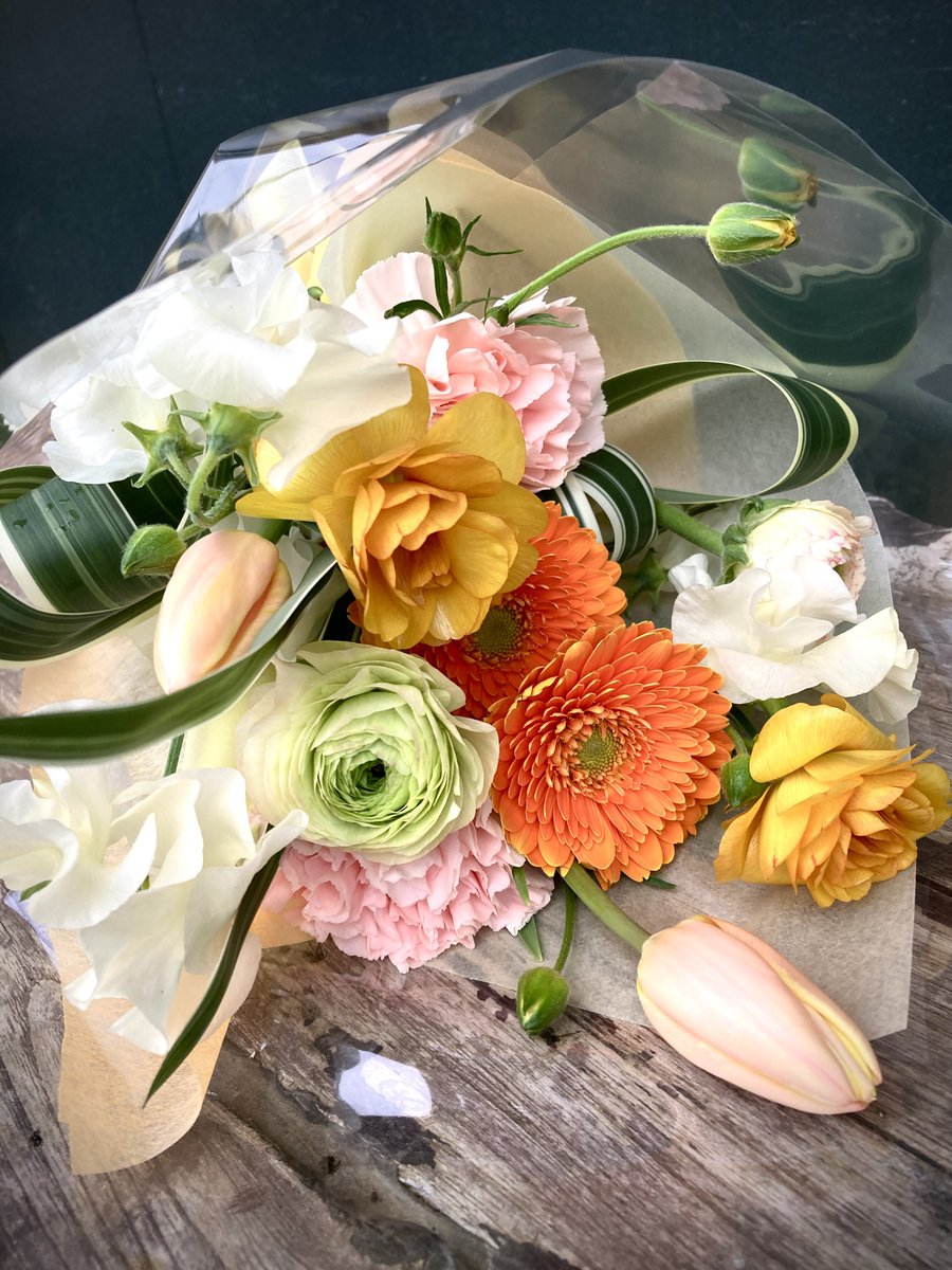 basic_walking's tweet image. 昨日より

マイナス10度は
さすがに寒いね❄️

そんな中、ちょっと用事があり
いつも行くお花屋さんへ

俺だけかな？wお花屋さんに入ると
不思議と心があたたまる。

ｵﾔｽﾐﾅｻｲ🥱