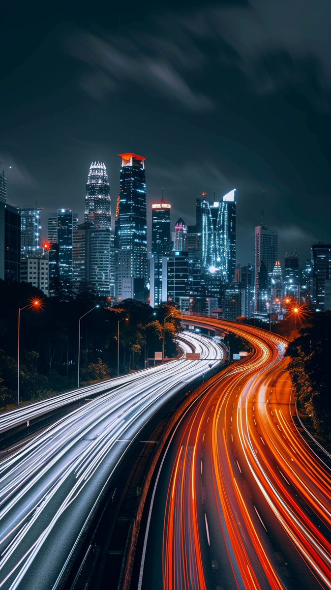 lunarayee_'s tweet image. Creative Photography Styles!

* Light Trail Photography

* Streaks ignite, darkness sings: Moving lights paint vibrant lines, urban ballet, frozen in time.

#lighttrail