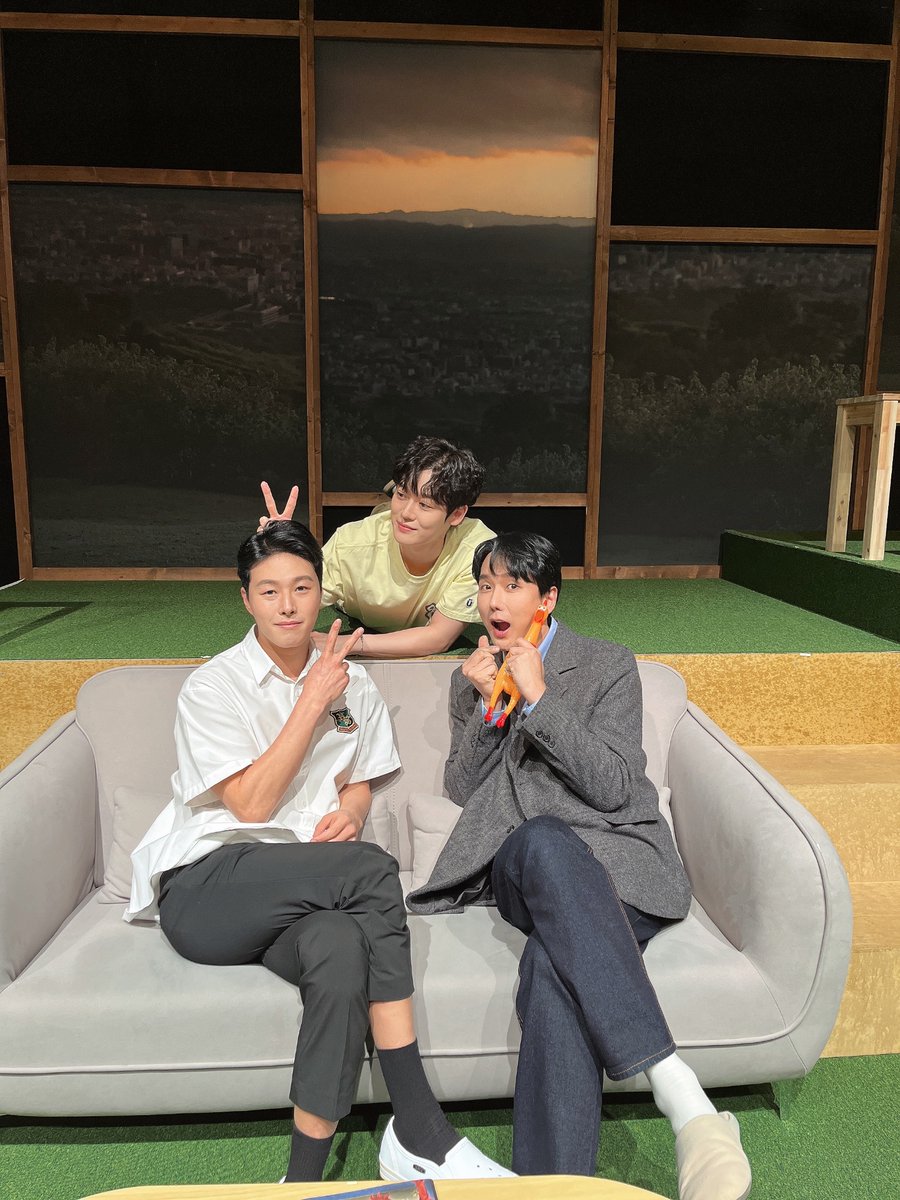 ramstage2023's tweet image. #연극 #찬란하고찬란한
“그럼 해피엔딩은 아니고 해핑이네. 진행형 행복!” 📝

첫 공연 기념 사진 공개📸

2024.1.19(금) ~ 3.31(일) 
JS아트홀