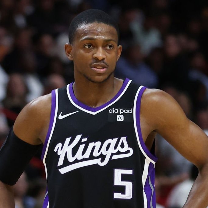 De'Aaron Fox se ha convertido en el primer jugador de la historia de la NBA en promediar 27+ puntos y 5+ asistencias en un equipo con más del 50% de victorias y no ser elegido All-Star. <a href="/JillAdge/">Jillian Adge</a>