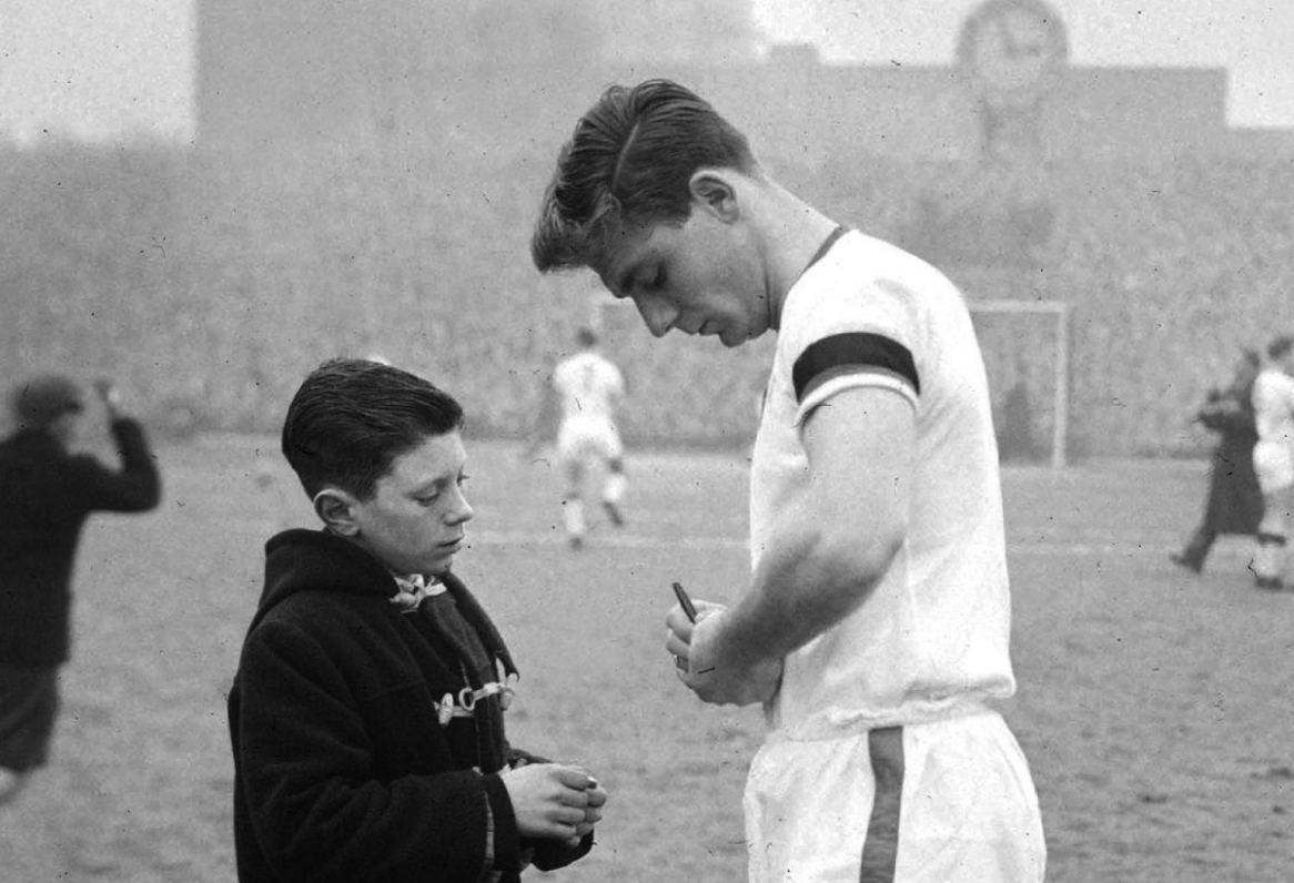 WayneSBarton's tweet photo. You can call me a sentimental idiot but @ManUtd, in all white, in control of an away game then giving everyone drama before going on to win. On the anniversary of the Busby Babes last game on British soil when they did just the same in a 5-4 win.

Just something about this club. https://t.co/WtsjxMYQLb