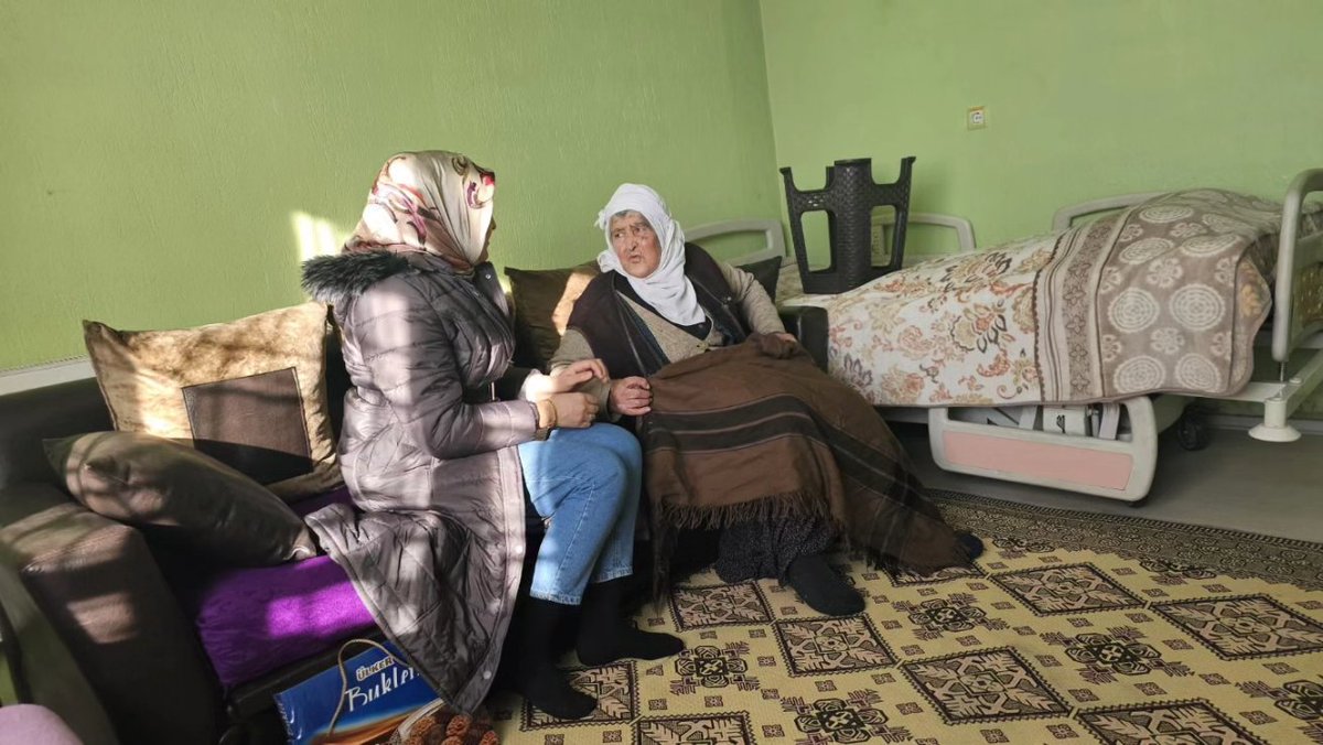 Diyadin sosyal hizmet merkezi müdür yardimcisi Sahibe Barac ve Şehit Gazi birim sorumlulari tarafından ilçemizde bulunan kıymetli Şehit Yakınları ve değerli gazilerimize  ziyaret gerçekleştirilmistir. <a href="/tcailesosyal/">T.C. Aile ve Sosyal Hizmetler Bakanlığı</a>
<a href="/agriashim/">Ağrı Aile ve Sosyal Hizmetler İl Md.</a>