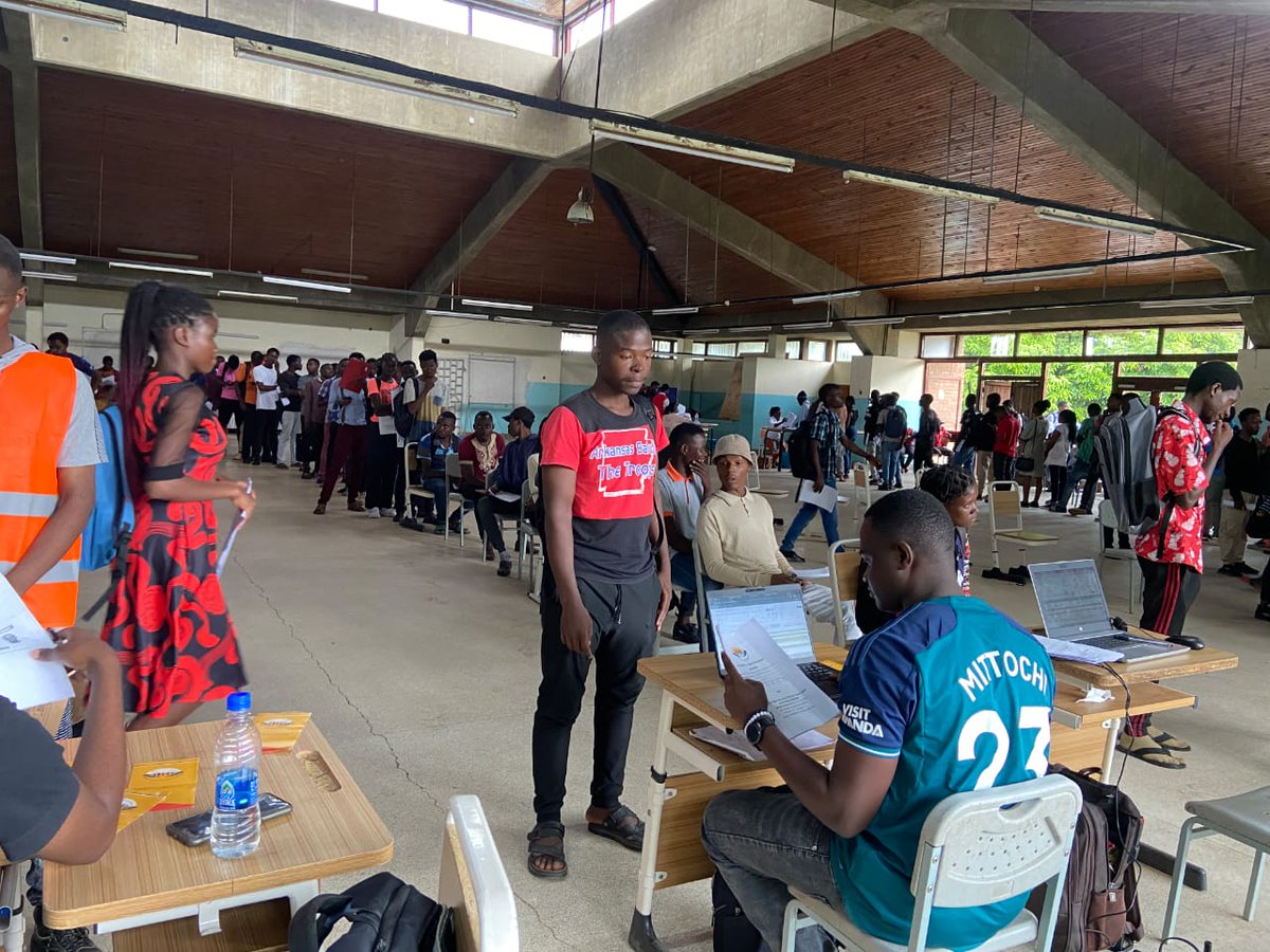 HESLGB1's tweet image. This is a loan contract signing between loan beneficiaries and HESLGB, where the beneficiary accepts the terms and conditions of the loan. This process, commonly referred to as #bonding, precedes disbursements of both tuition and up-keep loans #MUBAS