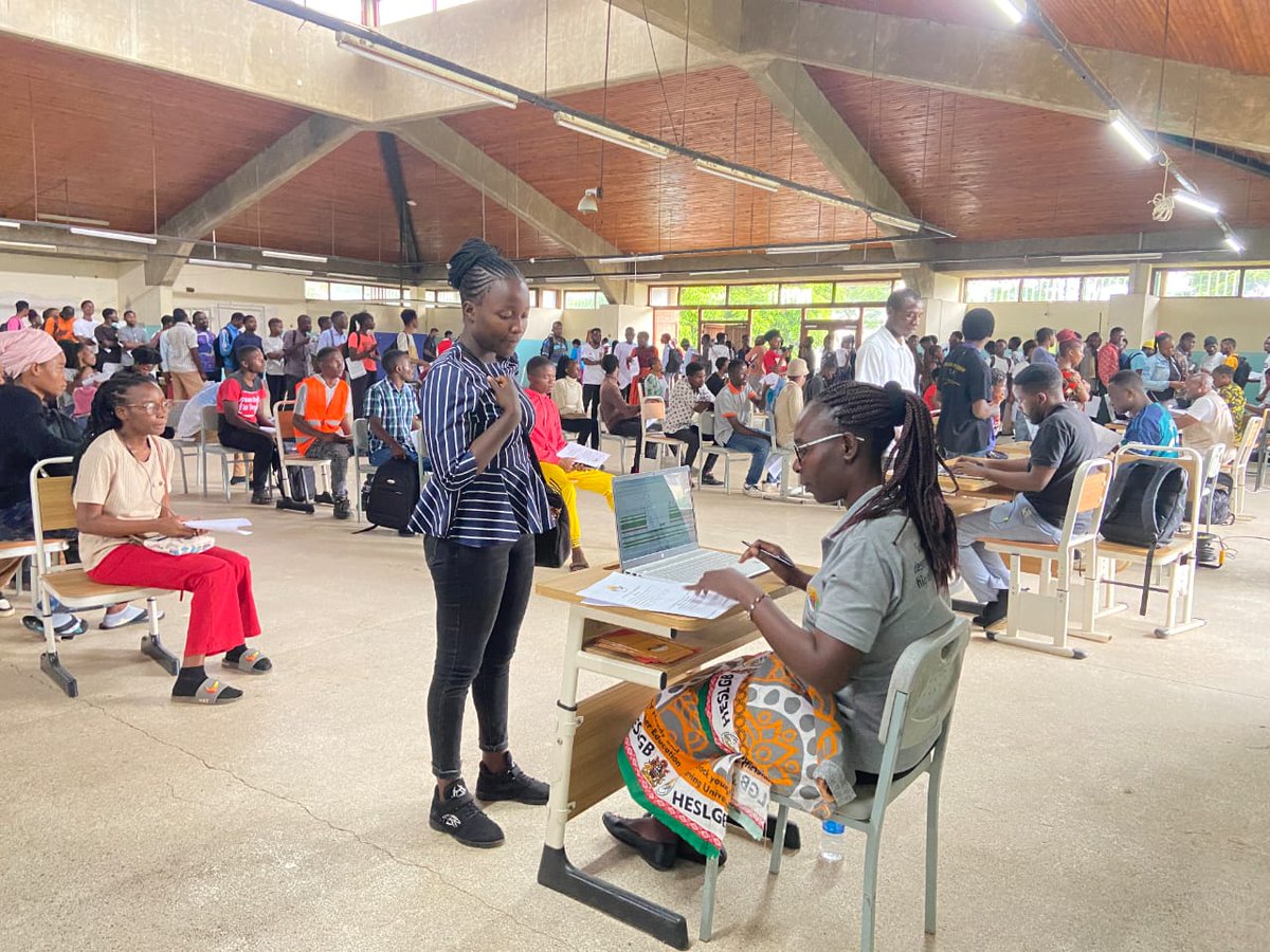 HESLGB1's tweet image. This is a loan contract signing between loan beneficiaries and HESLGB, where the beneficiary accepts the terms and conditions of the loan. This process, commonly referred to as #bonding, precedes disbursements of both tuition and up-keep loans #MUBAS