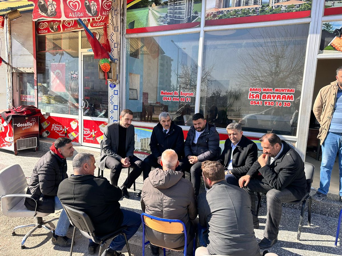 Barış Mahallesi Muhtarı İsa BAYRAM’ı iş yerinde ziyaret ettik. Şıhmehmet Mahallesi Muhtarı Uğur KARA’nında olduğu görüşmede her iki mahalleninde talep ve ihtiyaçlarını dinledik. Muhtarlarımıza teşekkür ederim.