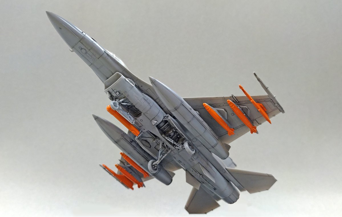 2月20日頃より店頭に並びます 1/72 航空自衛隊 F-2A 戦闘機 “w/ JDAM