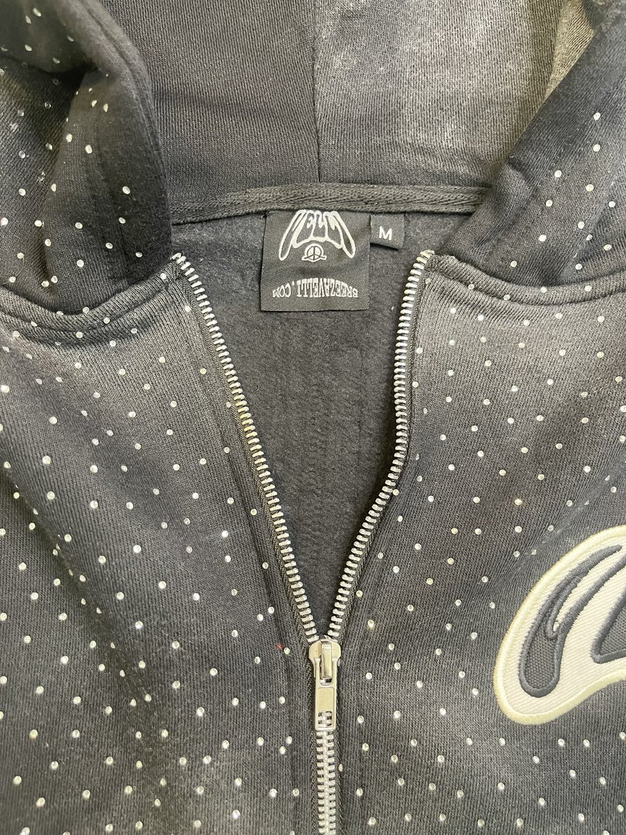 ShAwNbReEz9's tweet photo. Velli Nebula Cropped Hoodie Available Now For Preorder‼️#Velli #LINKINBIO https://t.co/PluTi3bYoW 

Release Date 2/29/24

Retail Price:$120 https://t.co/ro72CnDiC3