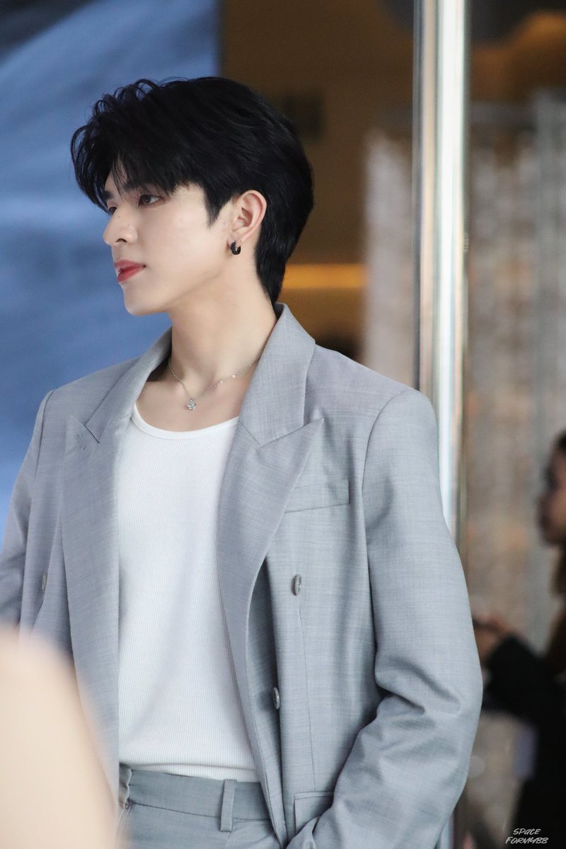 Spaceformybb's tweet photo. โทษนะฮะ คนเดียวกับที่ไลฟ์เมื่อคืนป่ะ 
แกก็หล่อเกิ๊นน 

@SaranPie
#eveandboyworldoffragrance2024 
#scentsofnewera #eveandboy #ebysl https://t.co/saPShqRCCB