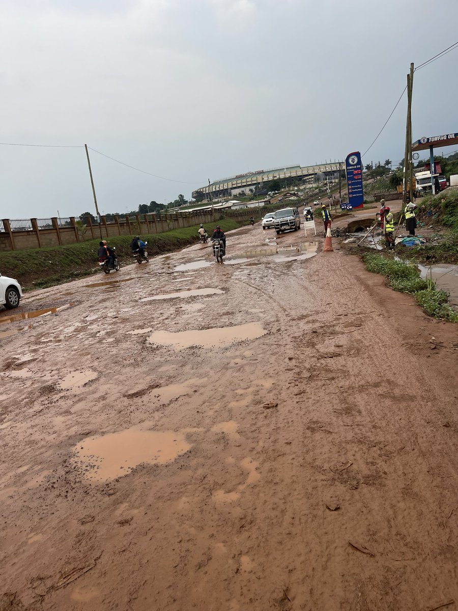 Esau_Matsiko's tweet photo. The road that goes to our dear national stadium 💀 https://t.co/rFwGe30qma
