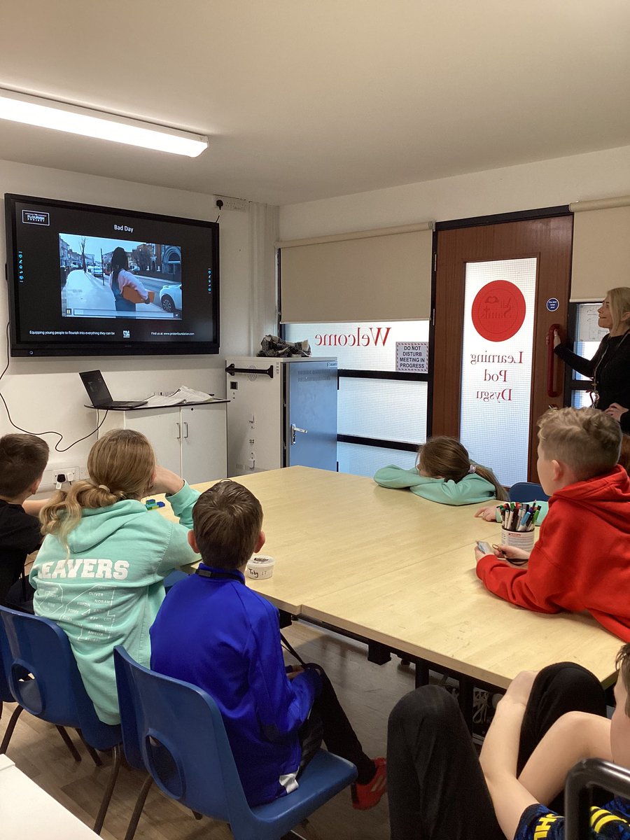 #year6 Week 4 of Flourish - We explored the effect of social media on our mental health and understood how to stay safe online with an interactive quiz! 😆 @ProtonUK @FlourishProjec1