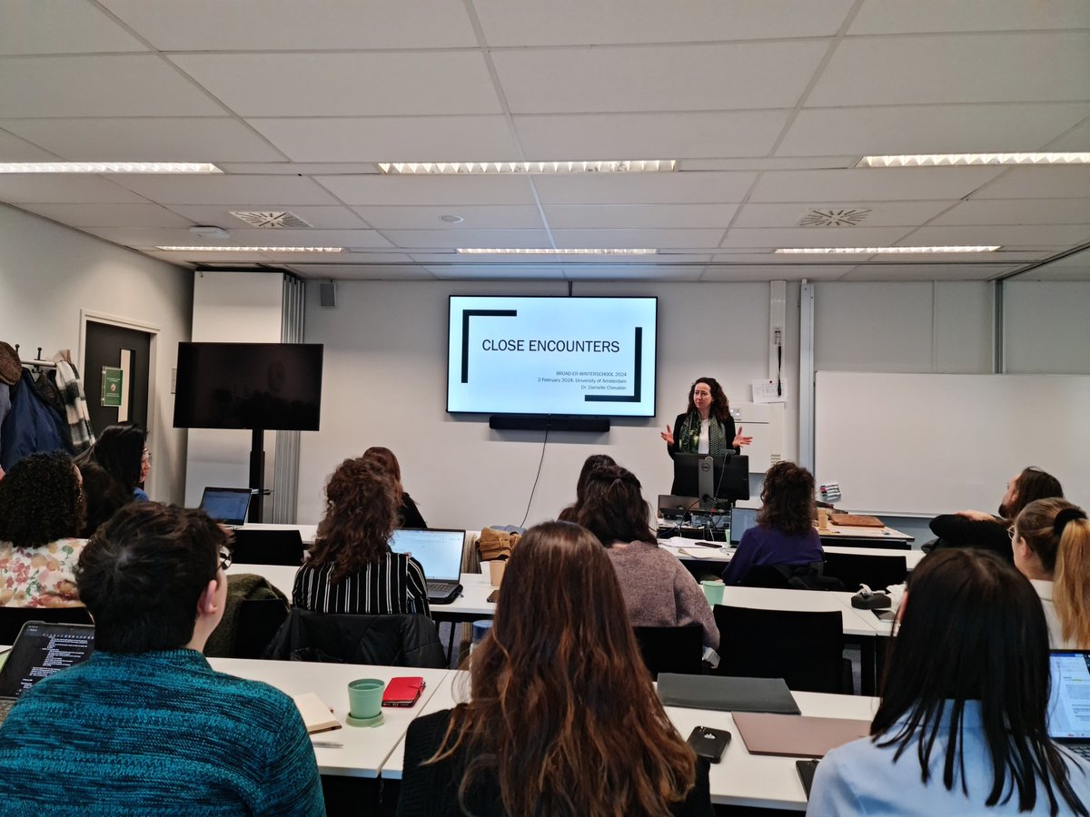 Broad_er's tweet photo. 🌟 Day 5 of Winter School kicks off with an enlightening lecture by Dr. Daniele Chevalier from @UniLeidenNews. She delves into participant observation in ethnic diverse public spaces, exploring questions of positionality and safety in the field. #FieldResearch https://t.co/WFf6hSs3Ac