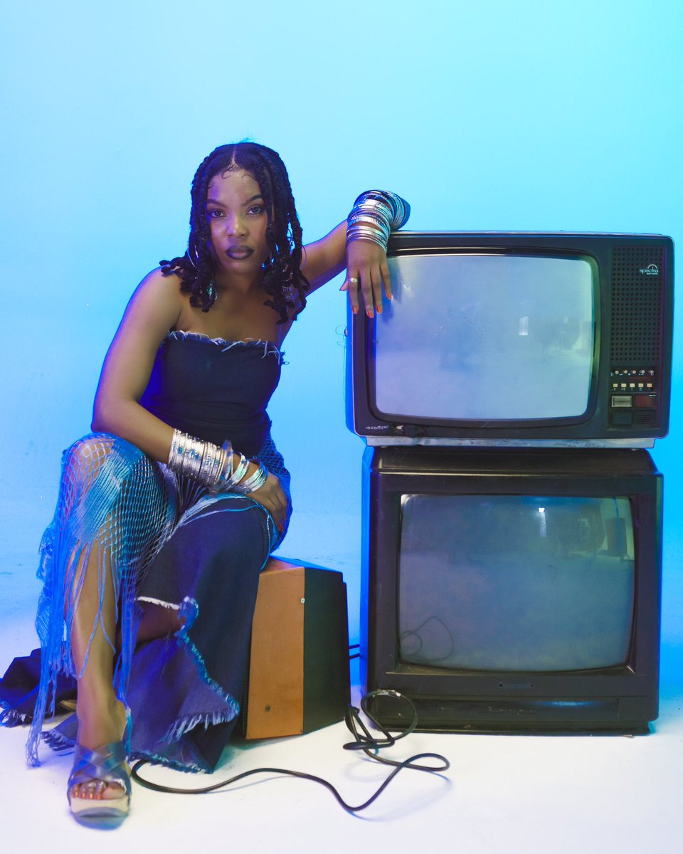 thesoundpool's tweet photo. Next Up • Nigerian singer and songwriter @winnyadanu shares a breathtaking performance of her single ‘Don’t Leave’, dropping tomorrow💙
Don’t miss it! Turn on notification 🔔
#Winny #Winnyadanu #TheSoundPool https://t.co/bh7vEgyGzZ
