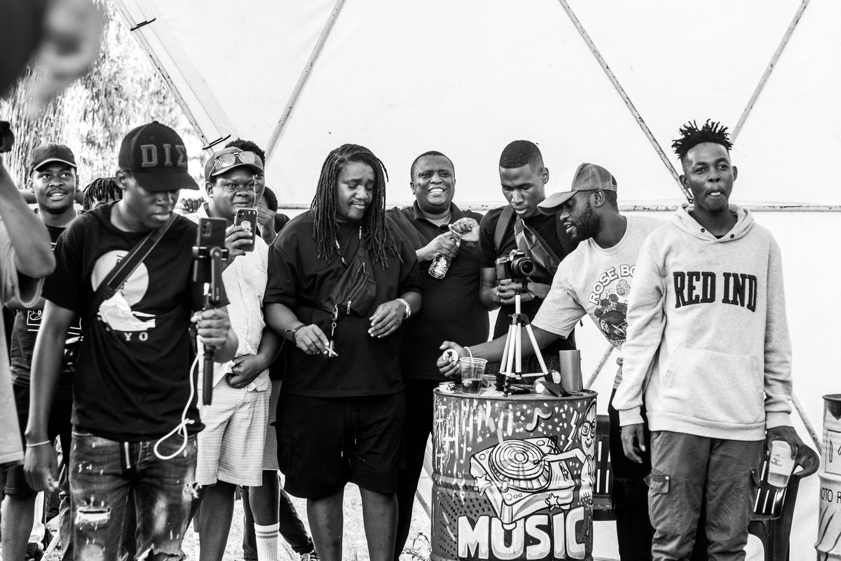 ForTheCulture50's tweet photo. The Roots and Roof of the hip hop culture had a baby. He lives here with a mandate to carry on tradition. #ForTheCulture #BarsOnBars https://t.co/Xu7cc8QiSW