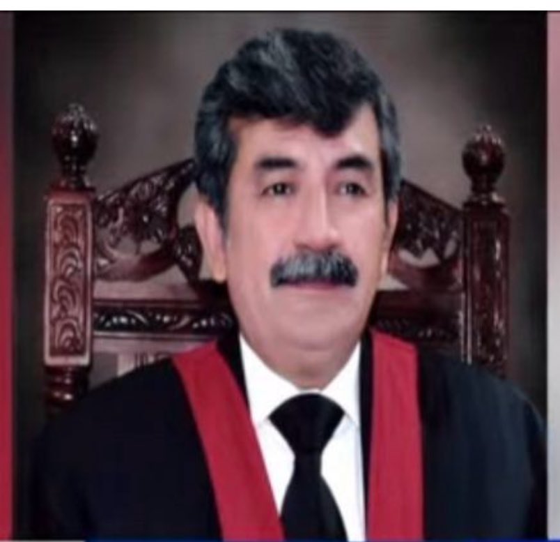 لاہور ہائیکورٹ کے جسٹس شاہد جمیل مستعفی،استعفے کو انہوں نے آزادی کا پروانہ لکھا 🫡🫡

آزاد کي اک آن ہے محکوم کا اک سال 
کس درجہ گراں سير ہيں محکوم کے اوقات! 
آزاد کا ہر لحظہ پيام ابديت 
محکوم کا ہر لحظہ نئي مرگ مفاجات 
آزاد کا انديشہ حقيقت سے منور 
محکوم کا انديشہ گرفتار خرافات